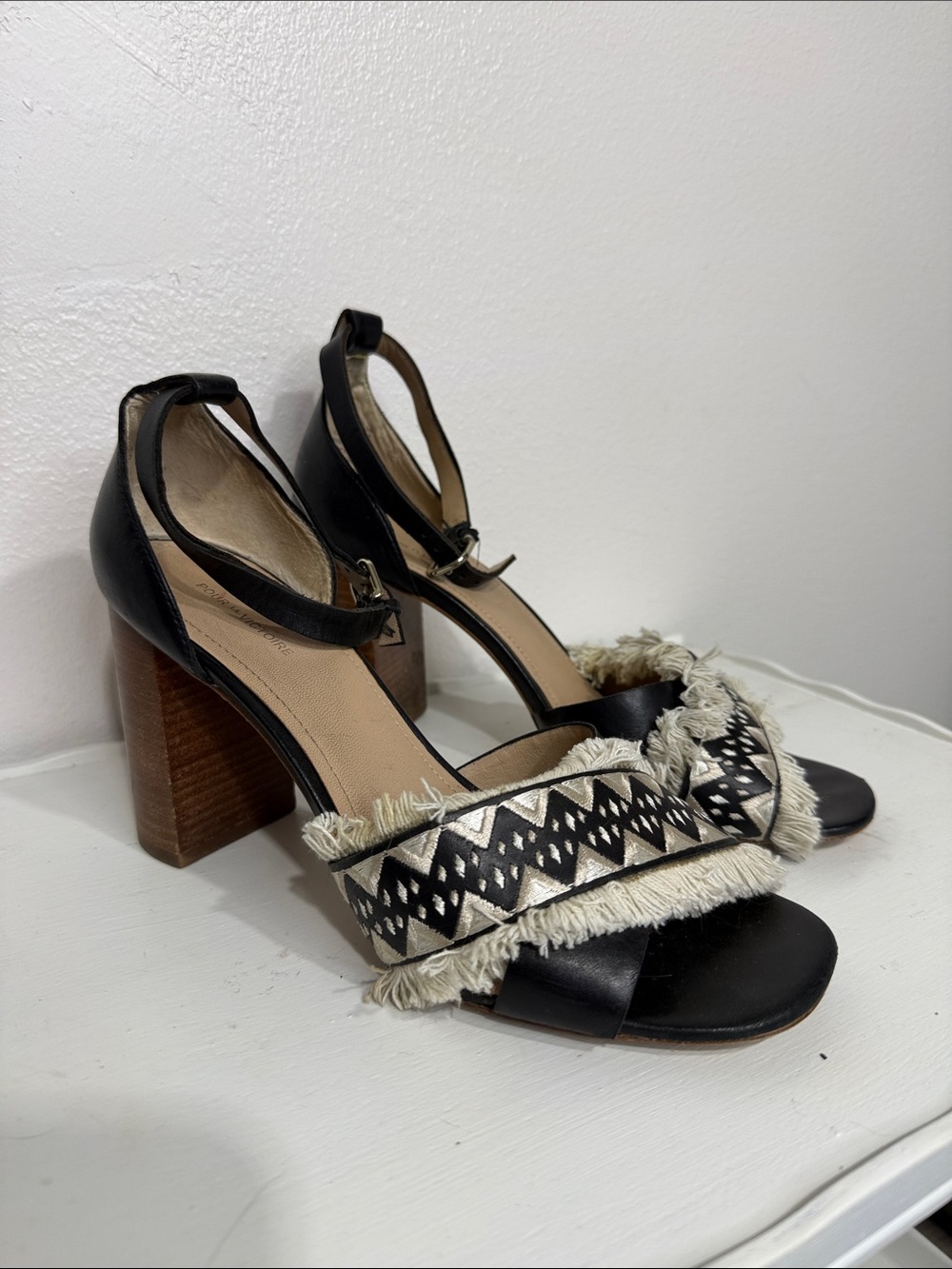 Pour La Victoire Havana Fringe Black Sandal 9